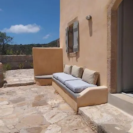 Villa Traditional House In Kalamos Spilies