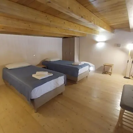 Villa Traditional House In Kalamos *