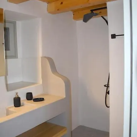 Traditional House In Kalamos * Spilies