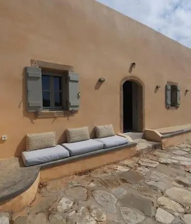 Traditional House In Kalamos *