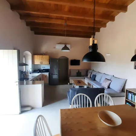 Traditional House In Kalamos