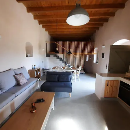 Villa Traditional House In Kalamos Spilies