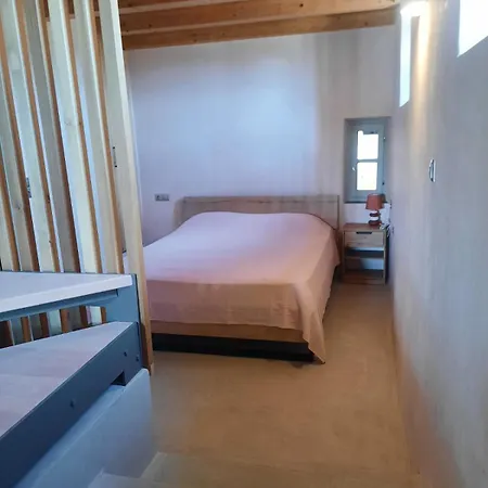 Traditional House In Kalamos