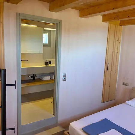 Traditional House In Kalamos Villa