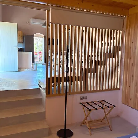 Villa Traditional House In Kalamos Spilies