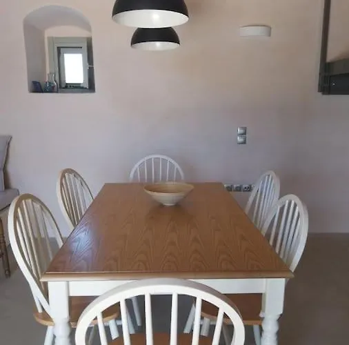 Traditional House In Kalamos *