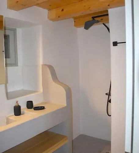 Traditional House In Kalamos * Spilies